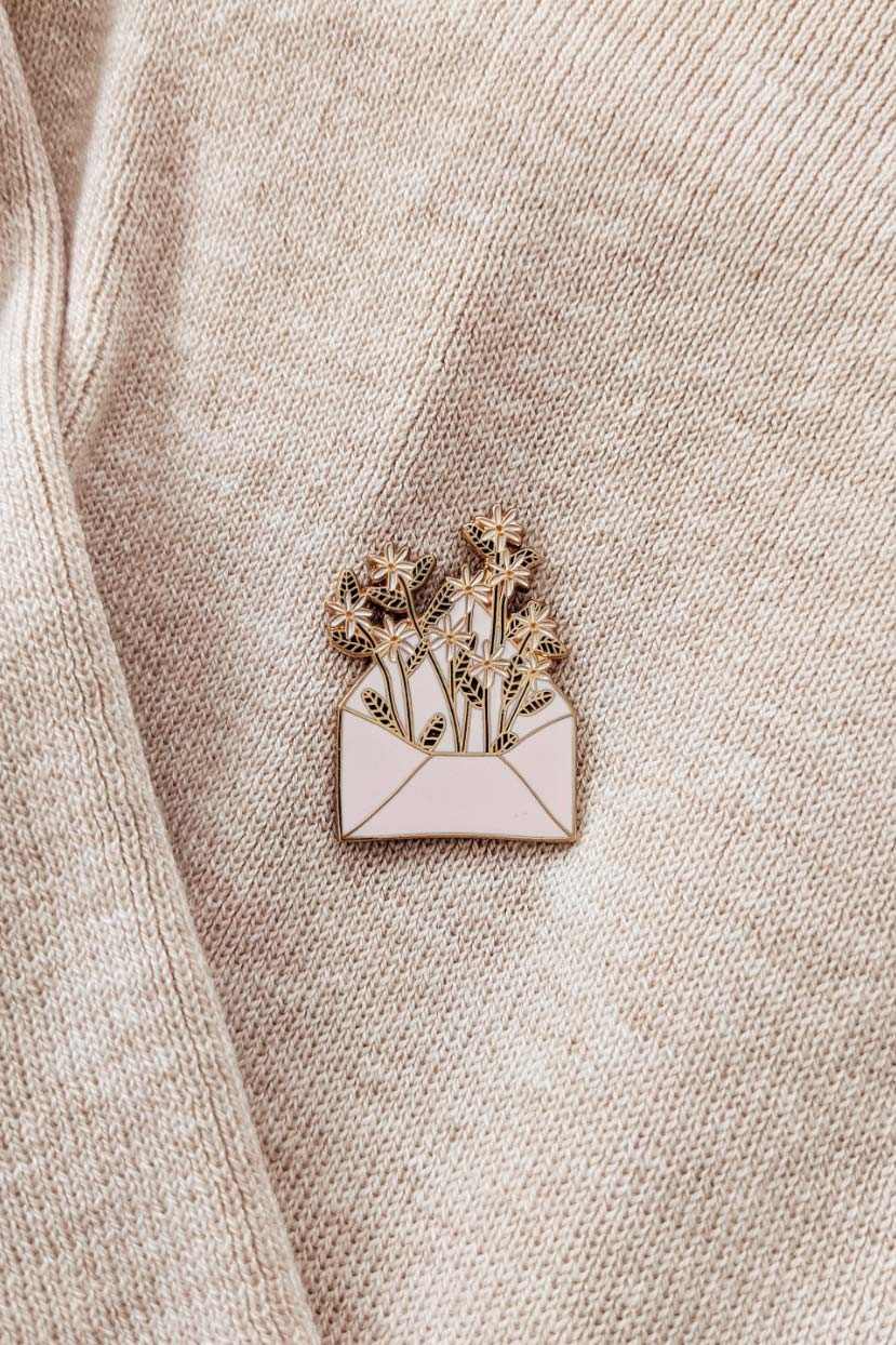 Letter full of flowers Enamel Pin Mimi & August